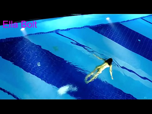 ❤️ Nu mă pot opri din privit, tânără blondă surprinsă înotând goală în piscina stațiunii ELLA BOLT ☑ at ro.loanworld.top ️❤